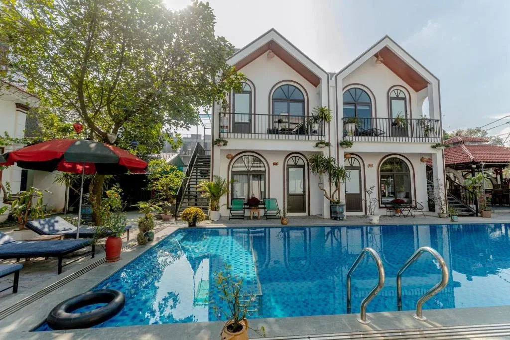 Poolside exterior of Tam Coc Peaceful Homestay